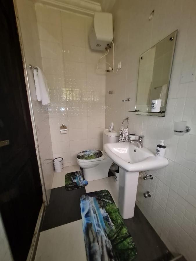 Nesta Barron -Home Away From Home North Legon エクステリア 写真