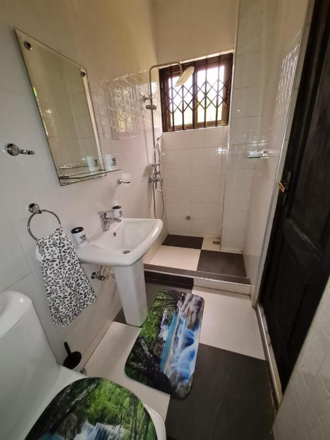 Nesta Barron -Home Away From Home North Legon エクステリア 写真