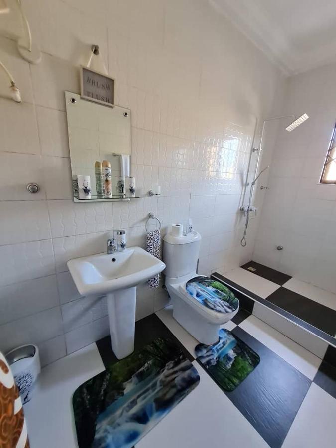 Nesta Barron -Home Away From Home North Legon エクステリア 写真