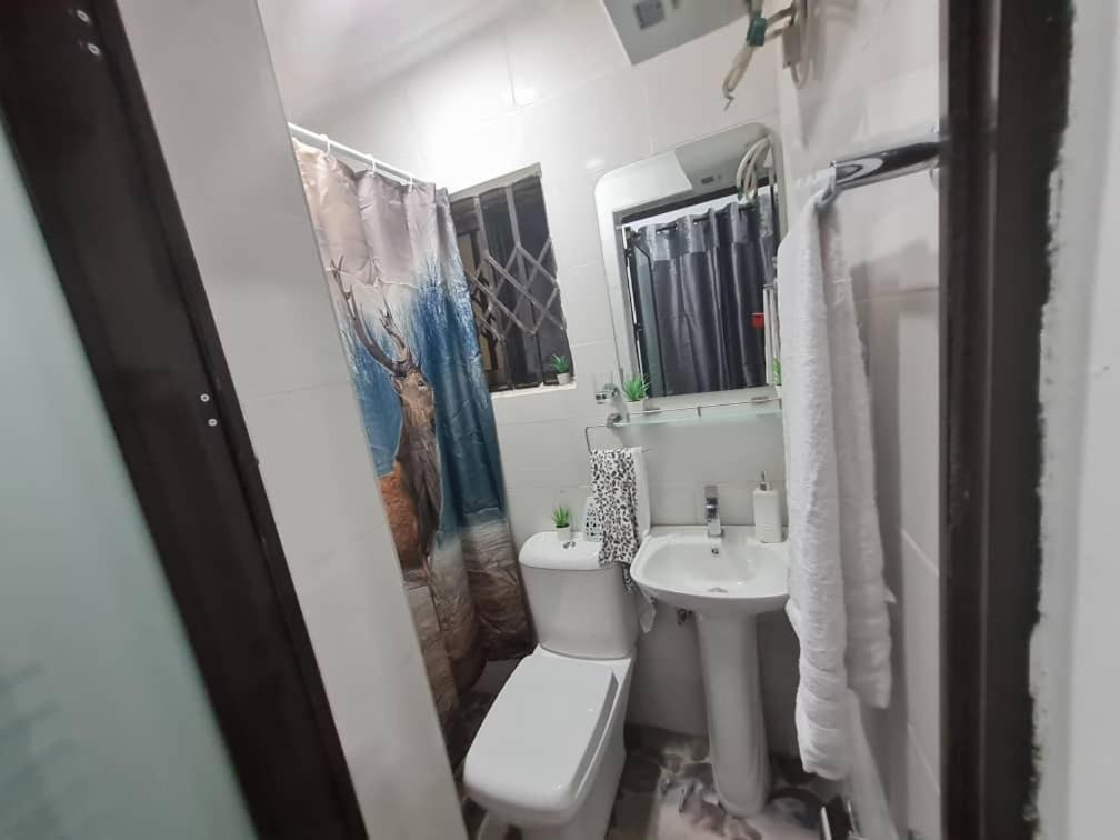 Nesta Barron -Home Away From Home North Legon エクステリア 写真