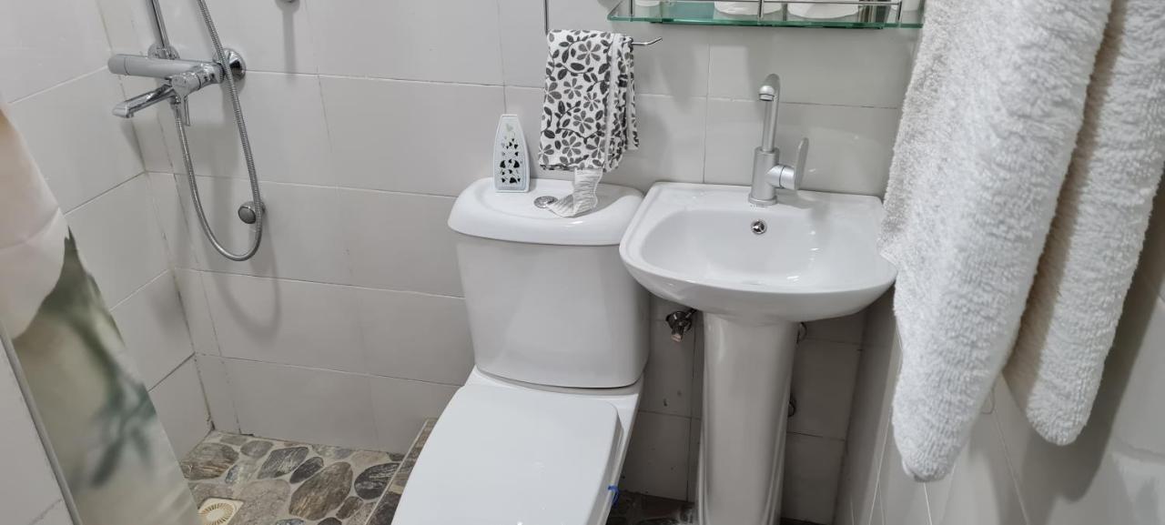 Nesta Barron -Home Away From Home North Legon エクステリア 写真