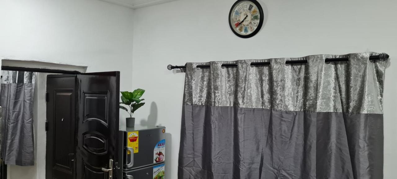 Nesta Barron -Home Away From Home North Legon エクステリア 写真
