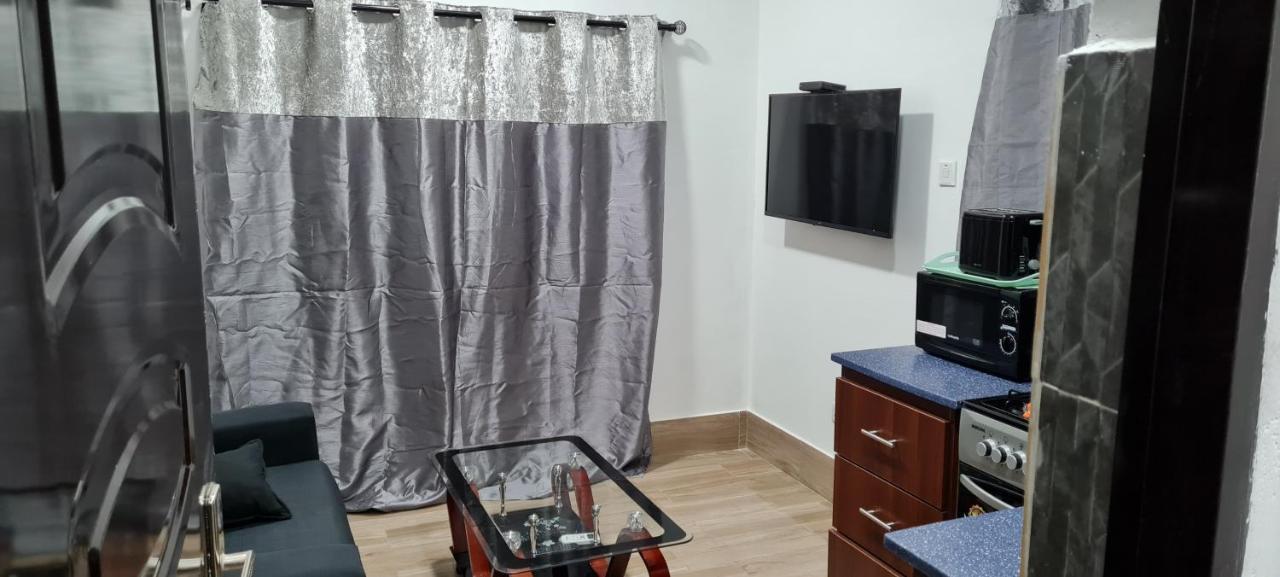 Nesta Barron -Home Away From Home North Legon エクステリア 写真