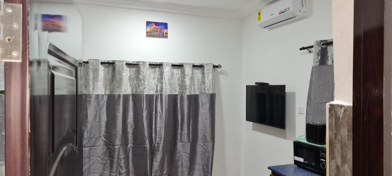 Nesta Barron -Home Away From Home North Legon エクステリア 写真