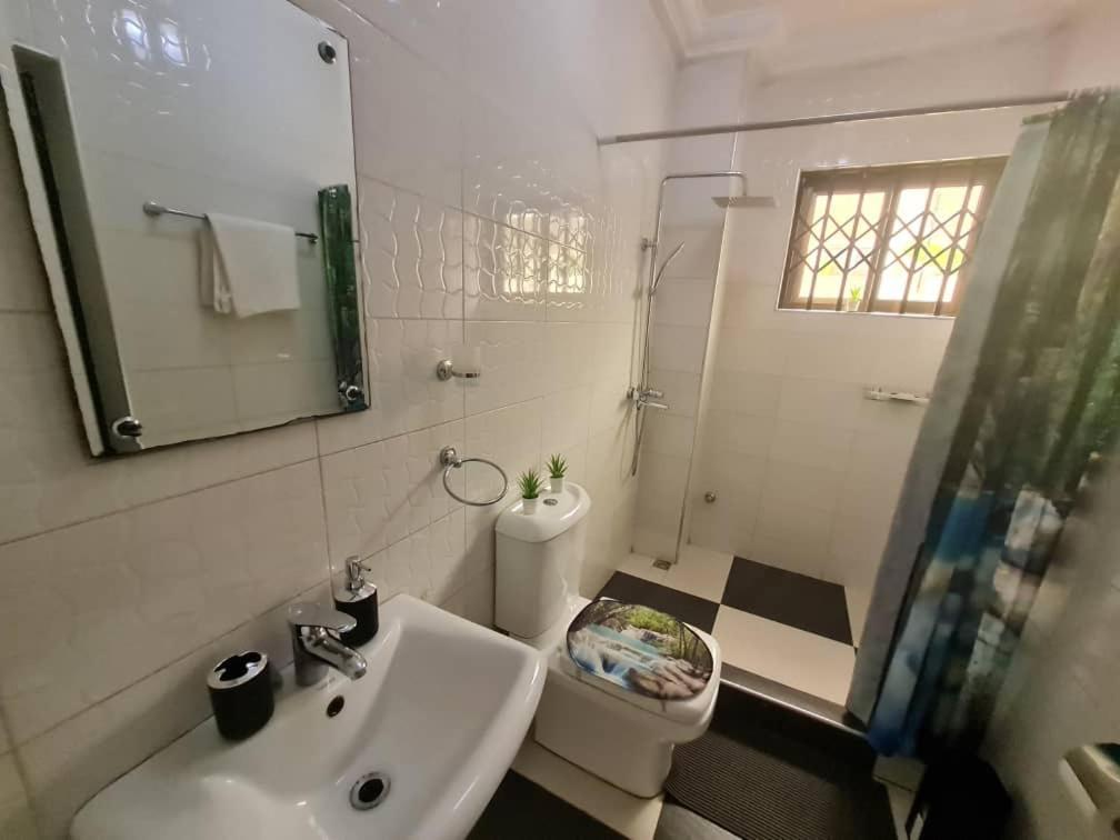 Nesta Barron -Home Away From Home North Legon 部屋 写真