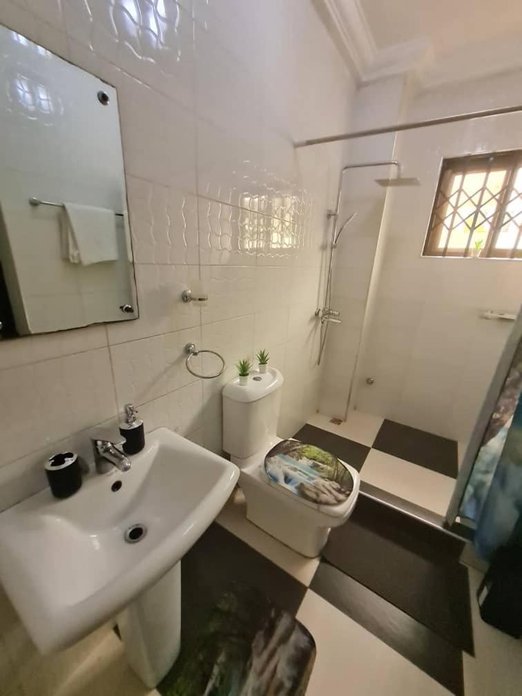 Nesta Barron -Home Away From Home North Legon 部屋 写真