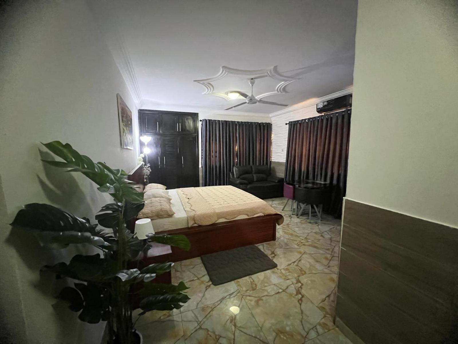 Nesta Barron -Home Away From Home North Legon エクステリア 写真