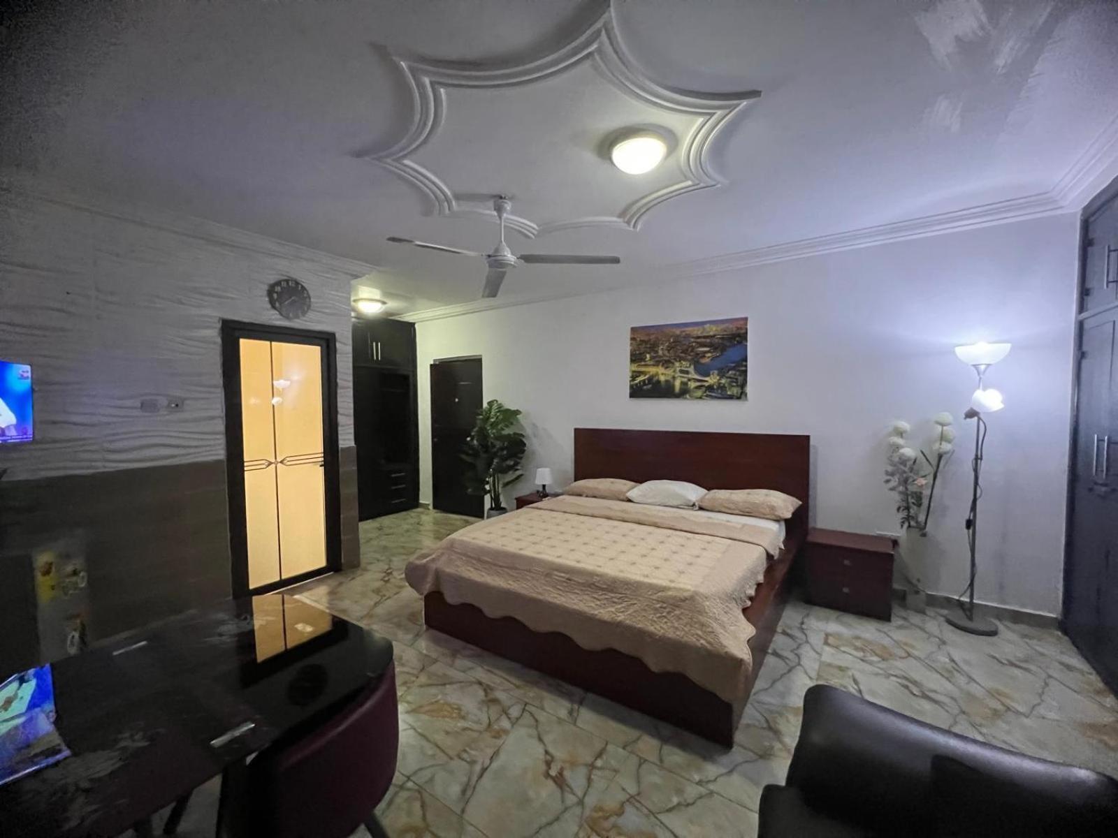 Nesta Barron -Home Away From Home North Legon エクステリア 写真