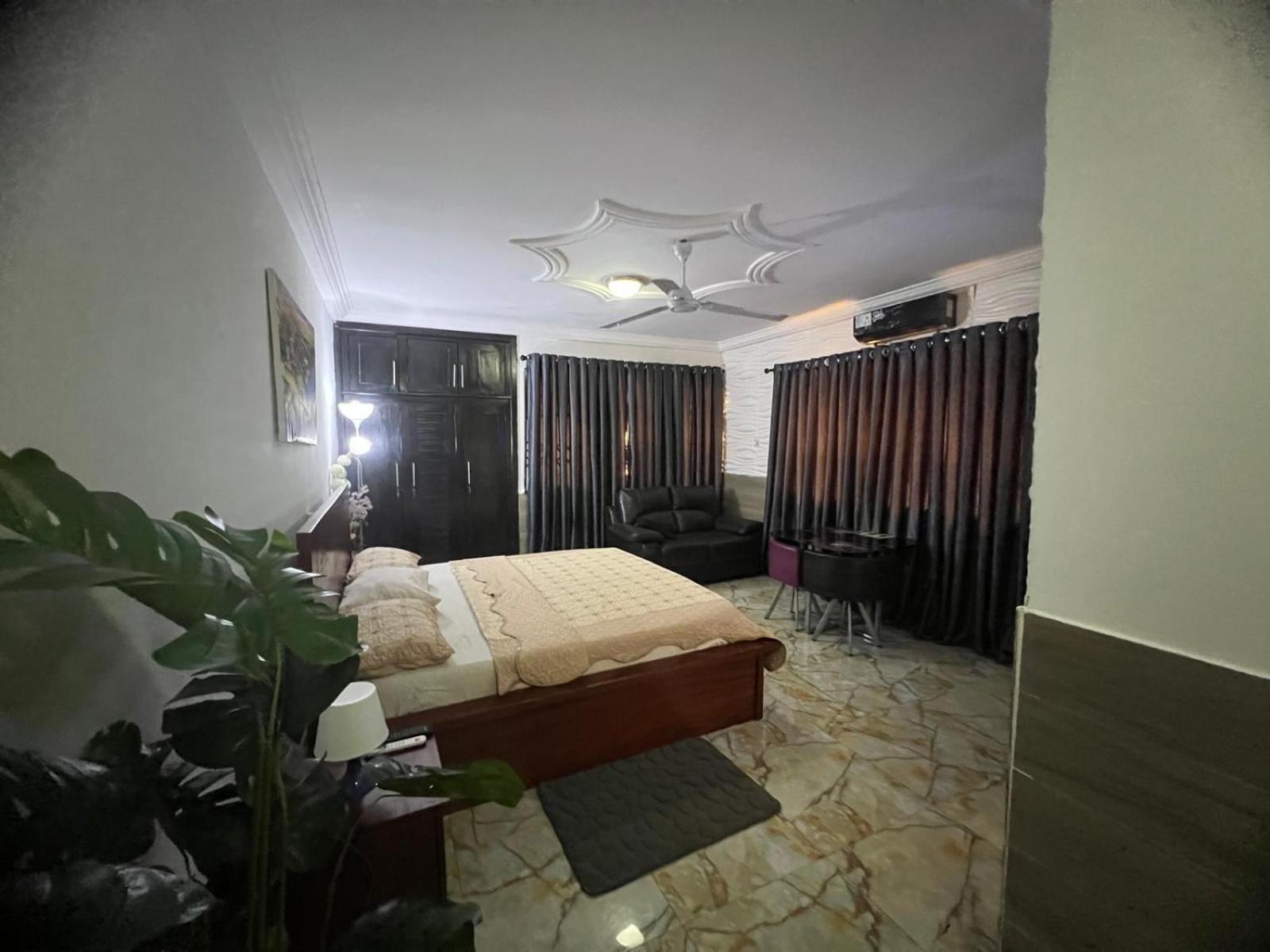 Nesta Barron -Home Away From Home North Legon エクステリア 写真